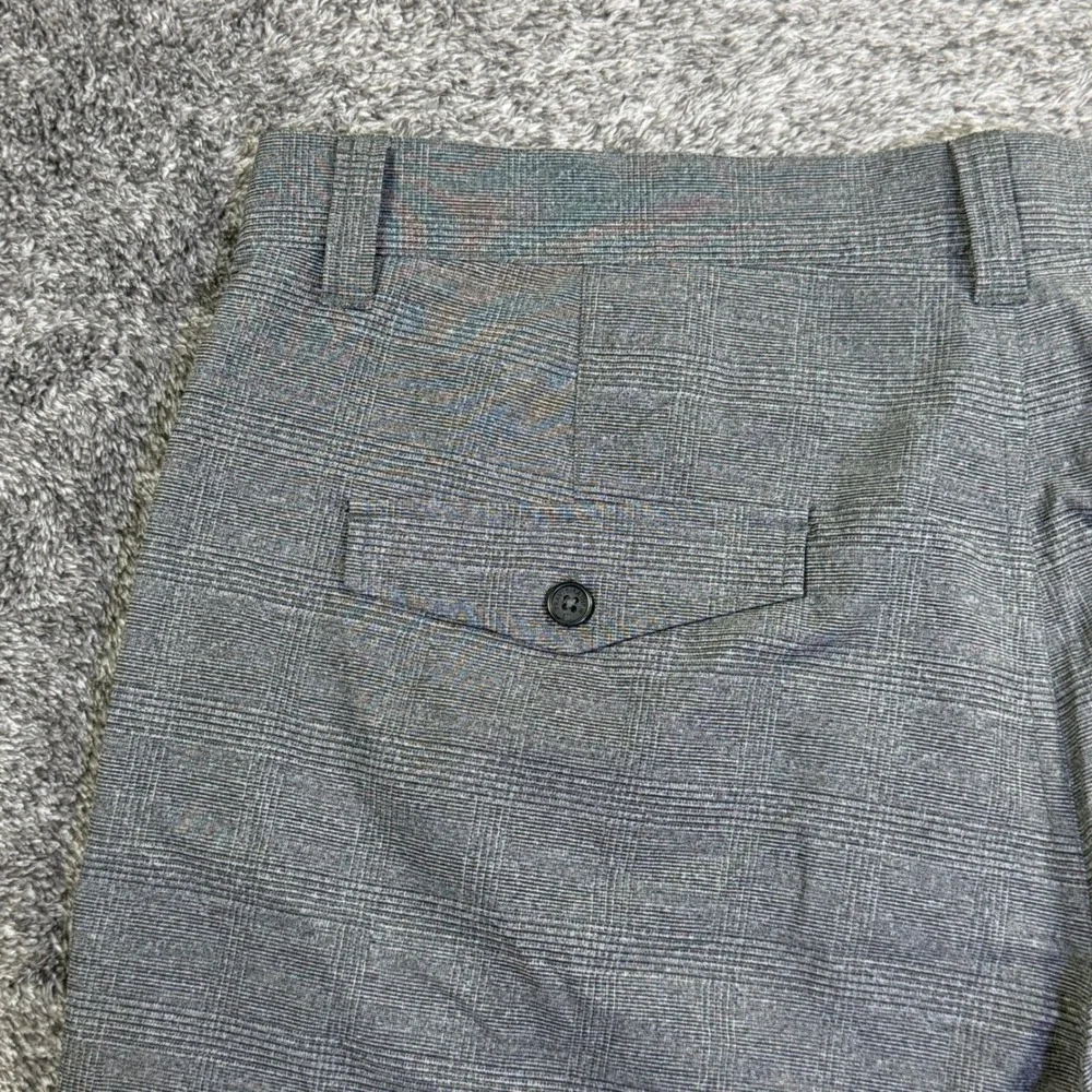 Travis Mathew Mens Gray Glen Plaid Golf Shorts Chino Stretch Performance Size 34